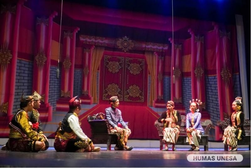 Kegiatan ini dimaksudkan untuk membangkitkan spirit budaya Jawa yang mewarnai etalase kehidupan generasi muda bangsa.